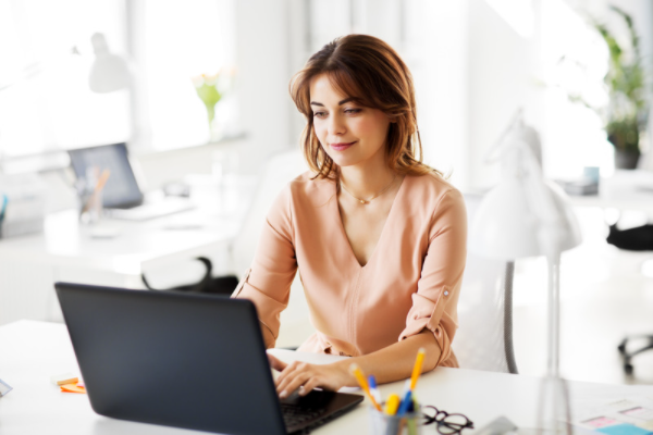 Researcher Using a Qualitative Research Platform